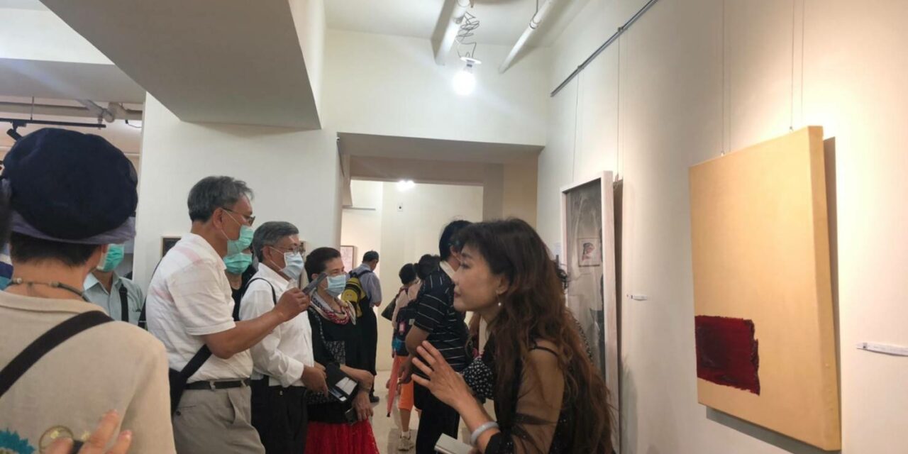Special Guided Curator tour through „Menschsein / 包容“
